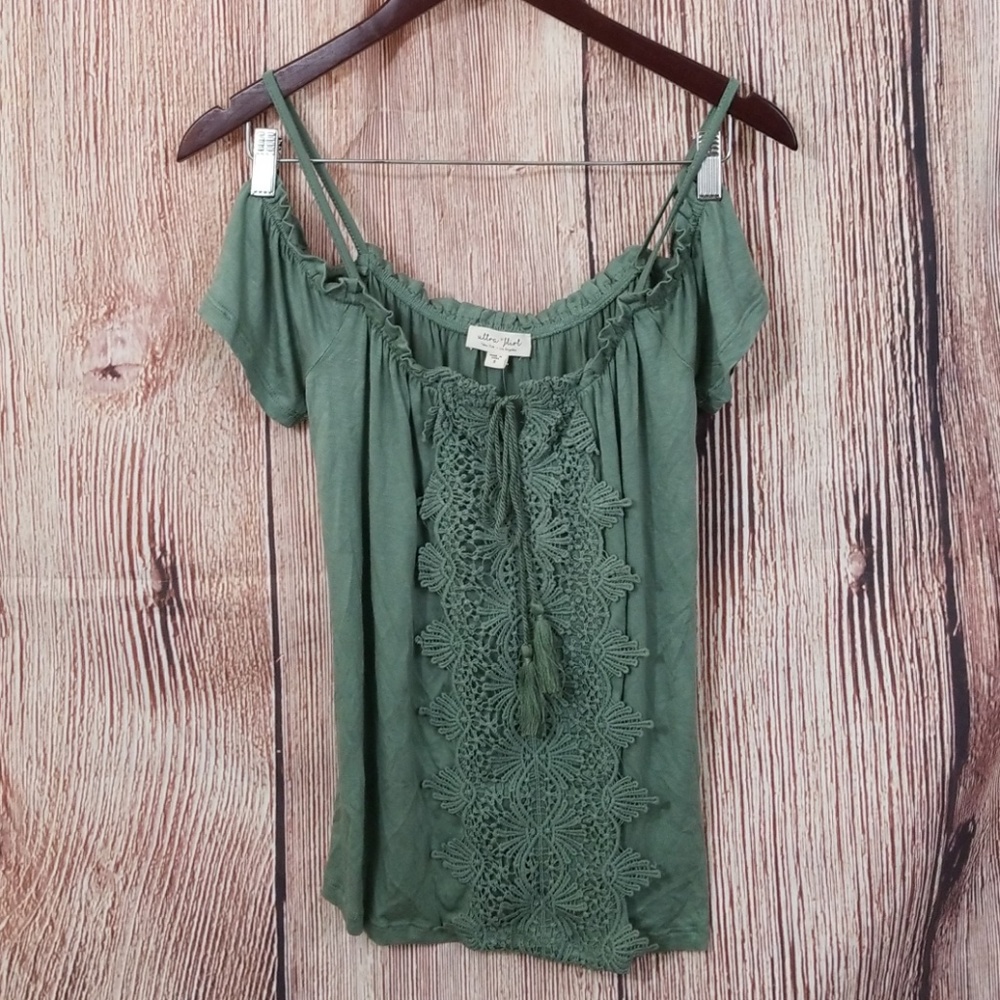 Open shoulders olive tee